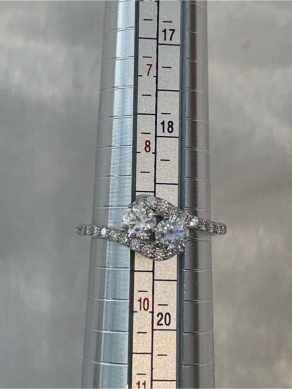 Women’s size 9, rhodium plated over 925 silver 0.88ctw Moissanite ring - Picture 5 of 8